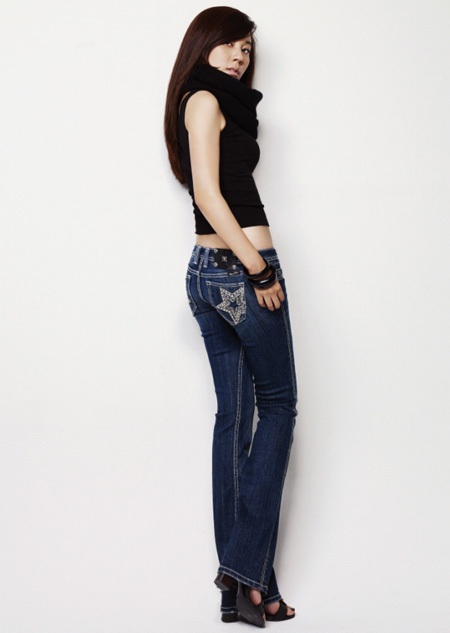 Kim Ha Neul “khoe” chân dài - 4 Kim Ha Neul “khoe” chân dài - 4