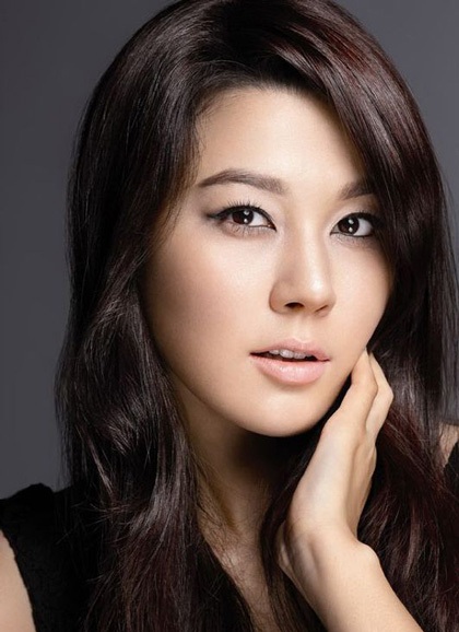Kim Ha Neul “khoe” chân dài - 11 Kim Ha Neul “khoe” chân dài - 11