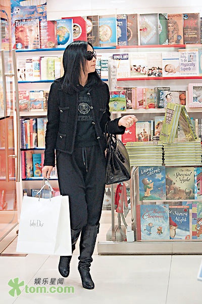 Lưu Gia Linh đi sắm đồ cho em bé - 7