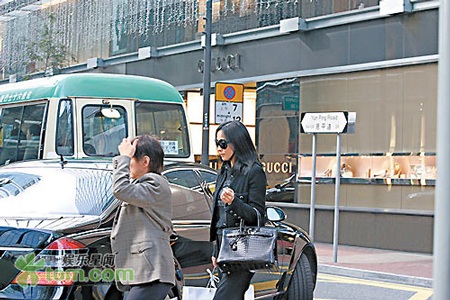 Lưu Gia Linh đi sắm đồ cho em bé - 9