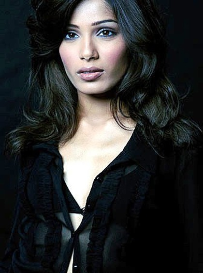 Freida Pinto bất ngờ thành “sao”  - 2