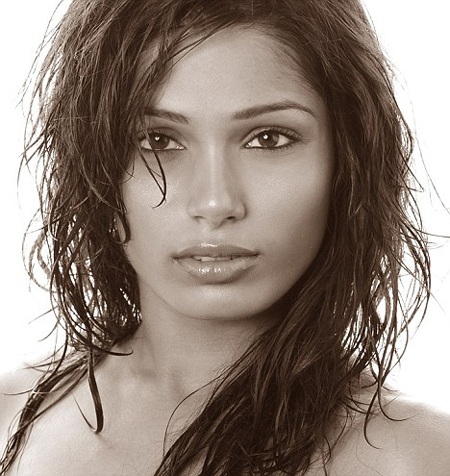 Freida Pinto bất ngờ thành “sao”  - 1