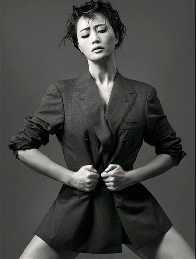 Kim Hye Soo mặc kiệm vải để khẳng định... nữ tính - 12 Kim Hye Soo mặc kiệm vải để khẳng định... nữ tính - 12