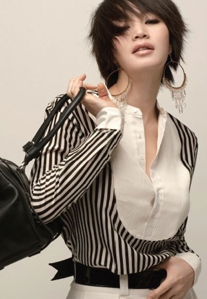 Kim Hye Soo mặc kiệm vải để khẳng định... nữ tính - 13 Kim Hye Soo mặc kiệm vải để khẳng định... nữ tính - 13