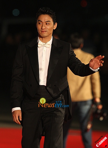 “Sao” Hàn nô nức kéo tới lễ trao giải Baeksang - 34 “Sao” Hàn nô nức kéo tới lễ trao giải Baeksang - 34