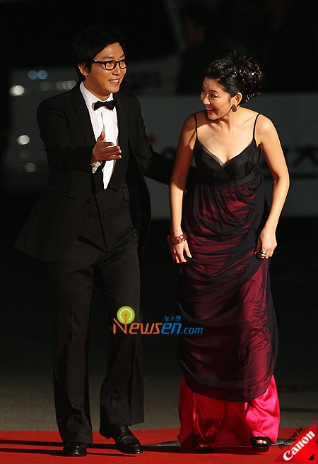 “Sao” Hàn nô nức kéo tới lễ trao giải Baeksang - 5 “Sao” Hàn nô nức kéo tới lễ trao giải Baeksang - 5