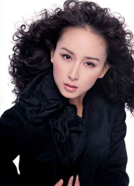 Sau khi kết hôn, Hồ Tịnh hướng tới phong cách gợi cảm - 2