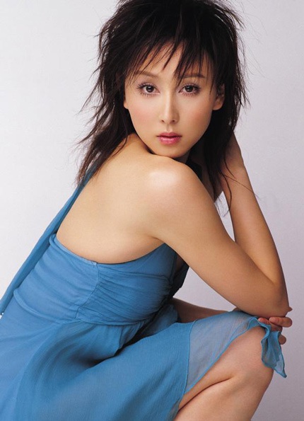 Sau khi kết hôn, Hồ Tịnh hướng tới phong cách gợi cảm - 4