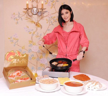 Tết Kỷ Sửu, Trần Tuệ Lâm bận rộn làm dâu  - 4