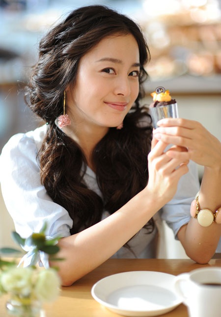 “Ngất ngây” với ảnh quảng cáo của Kim Tae Hee - 4