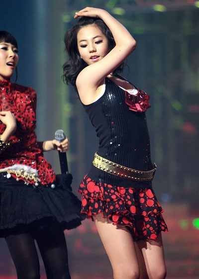 “Em út” nhóm Wonder Girls phong toả tạp chí thời trang - 4 “Em út” nhóm Wonder Girls phong toả tạp chí thời trang - 4