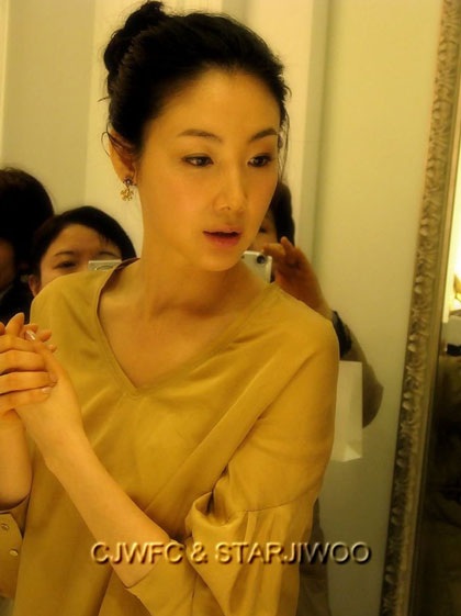 “Người đẹp khóc” Choi Ji Woo khai trương shop thời trang - 5 “Người đẹp khóc” Choi Ji Woo khai trương shop thời trang - 5
