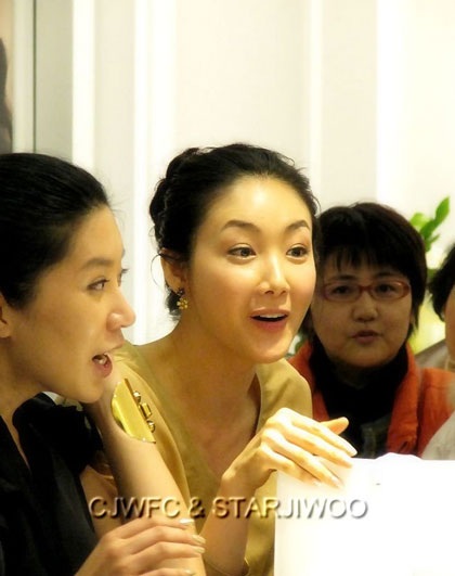 “Người đẹp khóc” Choi Ji Woo khai trương shop thời trang - 9 “Người đẹp khóc” Choi Ji Woo khai trương shop thời trang - 9
