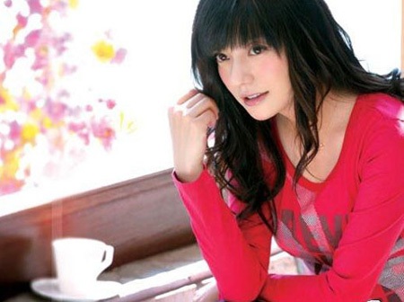 “Én nhỏ” Triệu Vy xinh tươi đón hè - 1