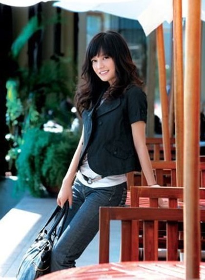 “Én nhỏ” Triệu Vy xinh tươi đón hè - 2