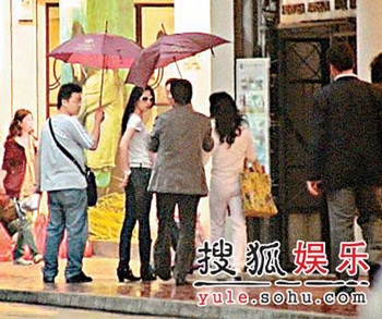 Lưu Diệc Phi cũng “nghiện” mua sắm - 1