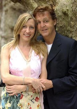 Làm vợ thành viên The Beatles đâu phải dễ! - 1