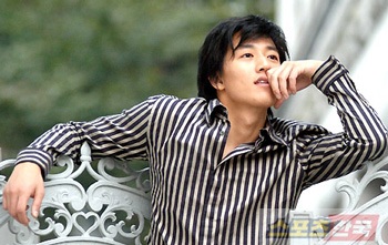 Kim Rae Won "hút" fan bởi nụ cười  - 1