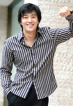 Kim Rae Won "hút" fan bởi nụ cười  - 4