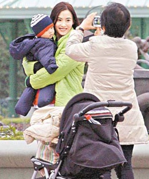 Con trai Trương Bá Chi càng lớn càng đáng yêu! - 1 Con trai Trương Bá Chi càng lớn càng đáng yêu! - 1