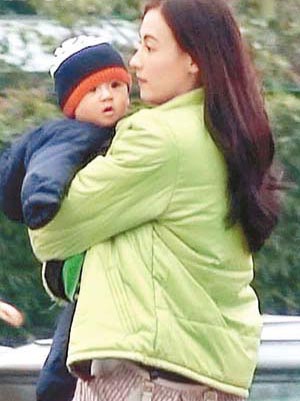 Con trai Trương Bá Chi càng lớn càng đáng yêu! - 2 Con trai Trương Bá Chi càng lớn càng đáng yêu! - 2