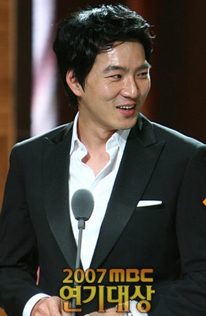 “Hoàng đế Joo Mong” sắp cưới vợ - 5