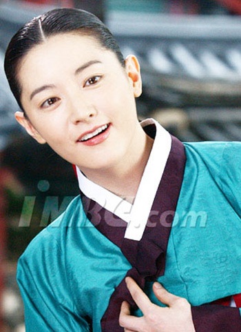 Ngắm “sao” Hàn “diện” Hanbok - 11