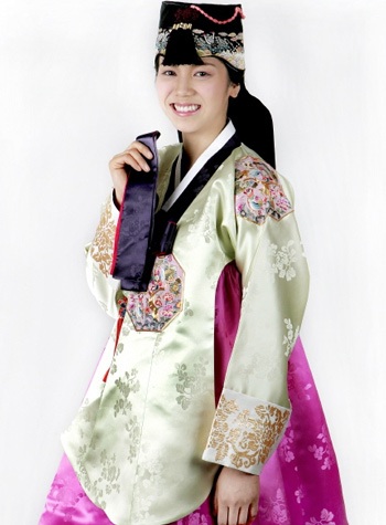 Ngắm “sao” Hàn “diện” Hanbok - 12