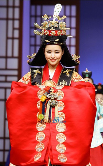 Ngắm “sao” Hàn “diện” Hanbok - 19