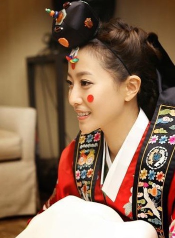 Ngắm “sao” Hàn “diện” Hanbok - 15