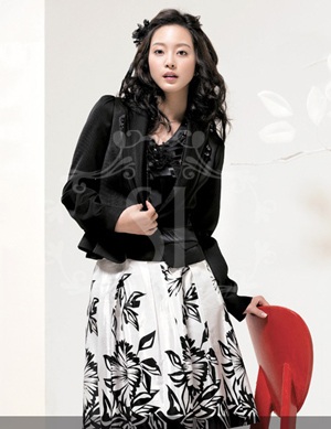 Han Ye Seul làm dáng cùng trang phục SI - 13