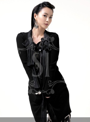 Han Ye Seul làm dáng cùng trang phục SI - 29