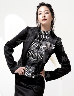 Han Ye Seul làm dáng cùng trang phục SI - 5