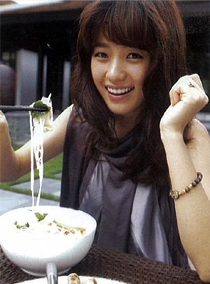 Han Hyo Joo đáng yêu tới Việt Nam! - 13