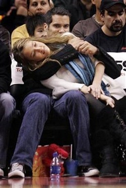 Jessica Alba đã đính hôn! - 2