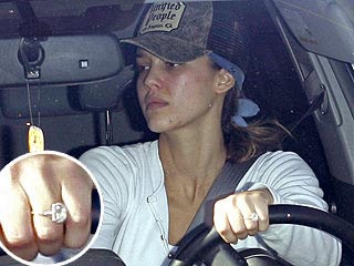 Jessica Alba đã đính hôn! - 1