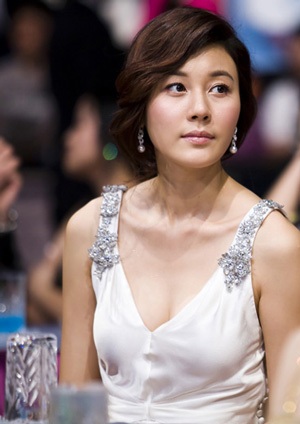 Kim Ha Neul không ngại cặp với "chàng" kém tuổi - 9