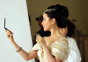 Lee Young Ae thành… nữ hoàng! - 3