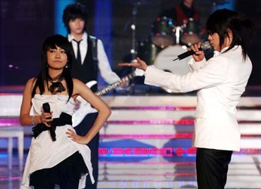 Bất ngờ và sôi động lễ trao giải âm nhạc SBS - 14 Bất ngờ và sôi động lễ trao giải âm nhạc SBS - 14