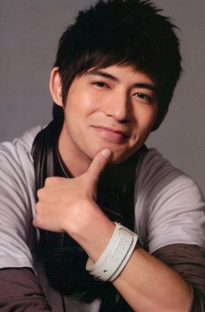 Châu Du Dân khắc tên bạn gái trên nhẫn - 3