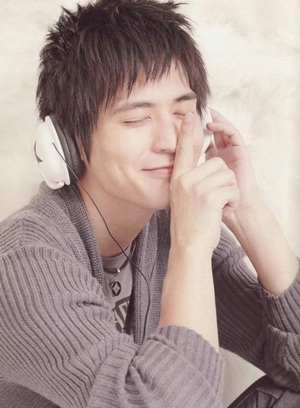 Châu Du Dân khắc tên bạn gái trên nhẫn - 7