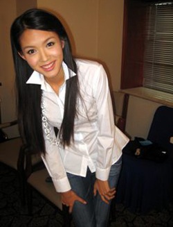 Hoa hậu thế giới 2007 “mê”... chó cảnh! - 1