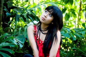 Trào lưu trở về tóc đen dịu dàng của "sao" - 2