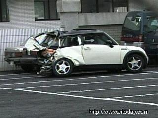 Hứa Vỹ Luân gặp tai nạn giao thông - 1