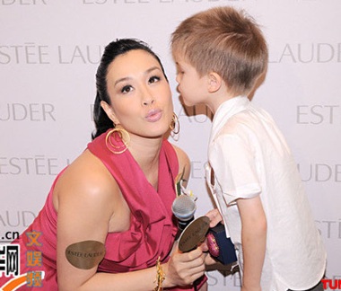 Chung Lệ Đề trở lại làm việc sau khi sinh - 6 Chung Lệ Đề trở lại làm việc sau khi sinh - 6