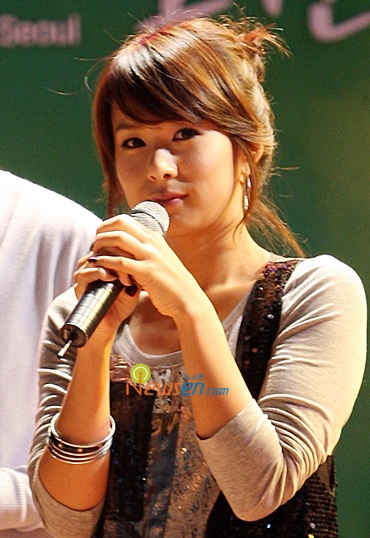 Chae Yeon giới thiệu bộ sưu tập thời trang mới - 6