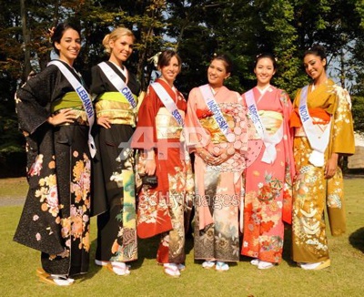 Các người đẹp “khoe sắc” trong trang phục Kimono - 17 Các người đẹp “khoe sắc” trong trang phục Kimono - 17