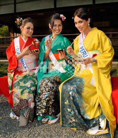 Các người đẹp “khoe sắc” trong trang phục Kimono - 2