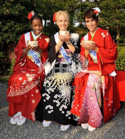 Các người đẹp “khoe sắc” trong trang phục Kimono - 5