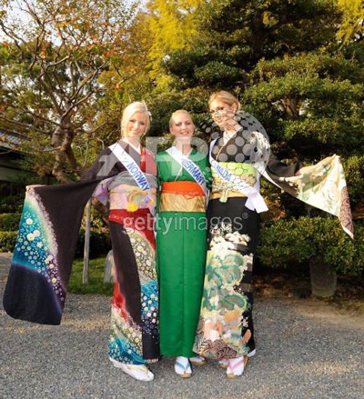 Các người đẹp “khoe sắc” trong trang phục Kimono - 13 Các người đẹp “khoe sắc” trong trang phục Kimono - 13